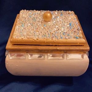 Medium jeweled box